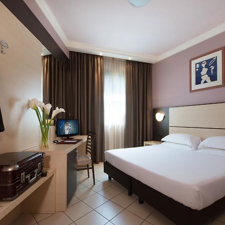 Cdh Hotel Специя Екстериор снимка