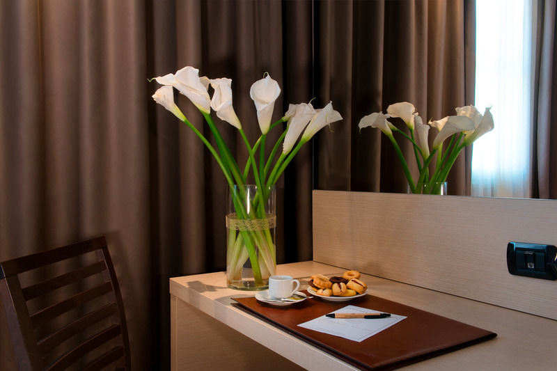 Cdh Hotel Специя Екстериор снимка
