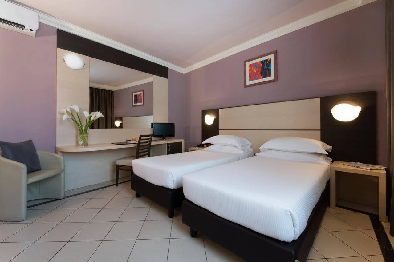 Cdh Hotel Специя Екстериор снимка