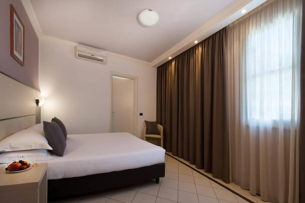 Cdh Hotel Специя Екстериор снимка